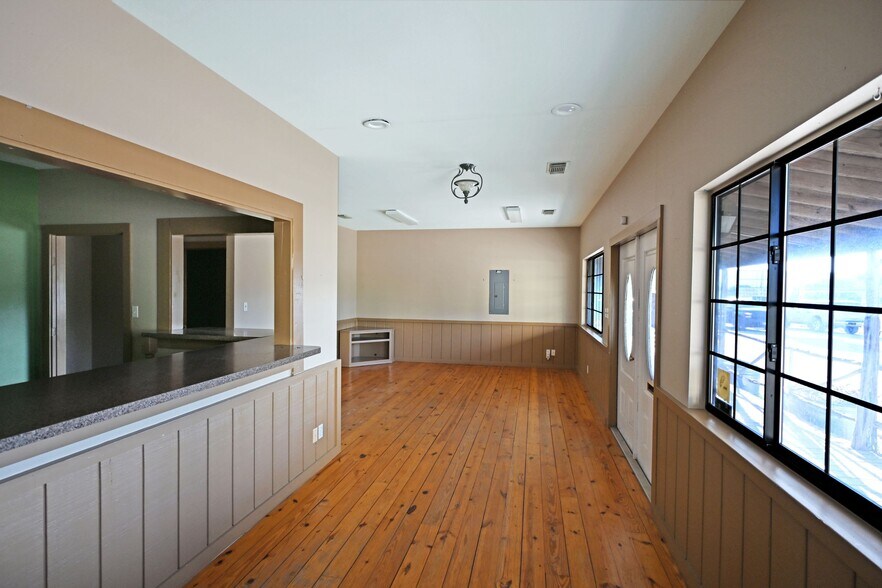 More Photos Of 1642 FM 2673, Canyon Lake Storefront Retail Office For Lease