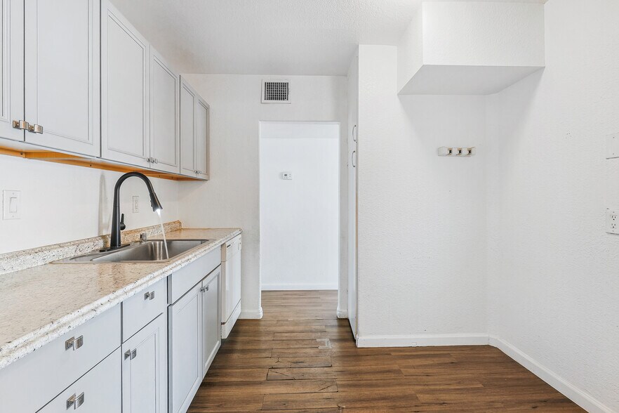 More Photos Of 303 Tin St, Henderson Office Residential For Sale