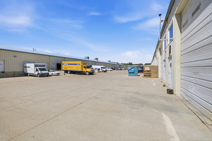More Photos Of 449-477 Denver Ave, Loveland Light Distribution For Lease