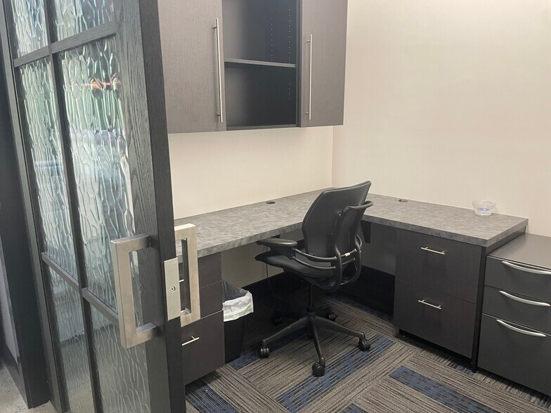 More Photos Of 7373 Comfort Inn Dr, Warrenton General Retail For Lease