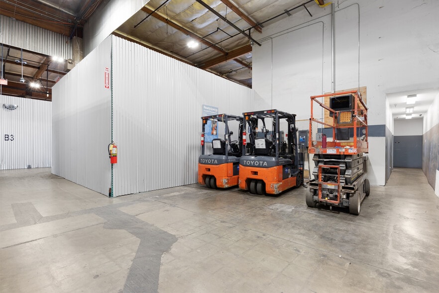 More Photos Of 3731 Warner Ave, Santa Ana Warehouse For Lease
