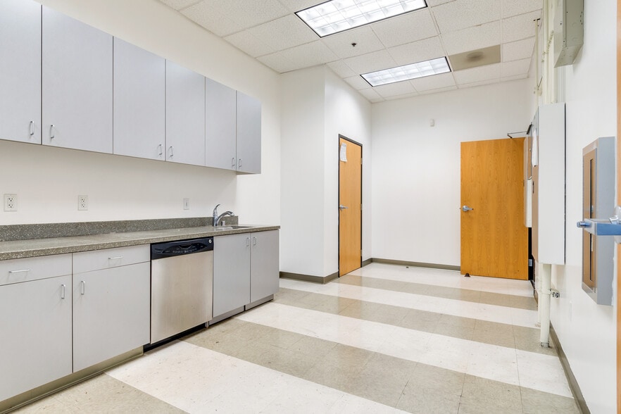 More Photos Of 339 N Berry St, Brea Light Manufacturing For Sale