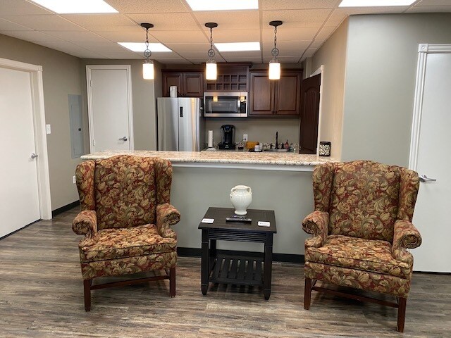 More Photos Of 200 N Cherry St, Tomball Medical For Sale