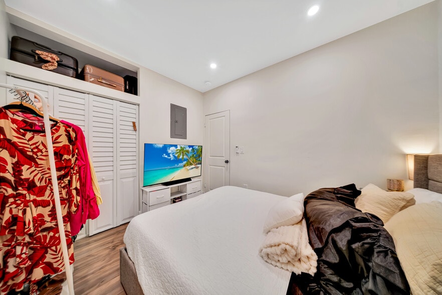More Photos Of 7411 Carlyle Ave, Miami Beach Apartments For Sale