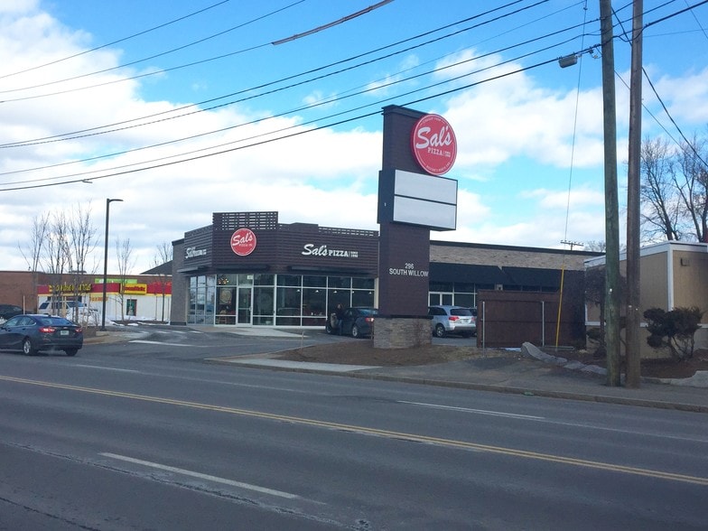 More Photos Of 296 S Willow St, Manchester Restaurant For Lease