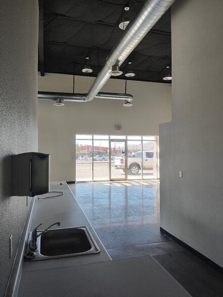 More Photos Of 4164 N Mesa St, El Paso Storefront For Lease