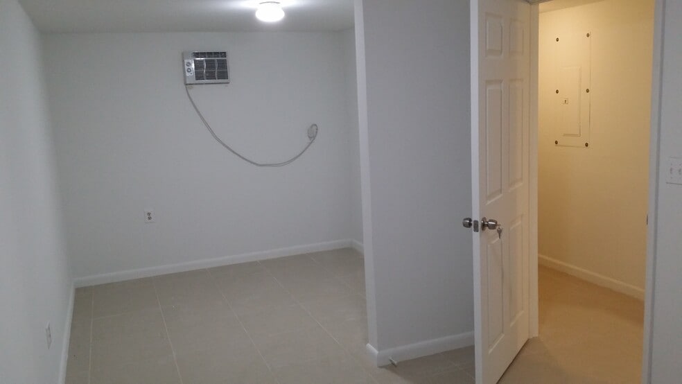 More Photos Of 114 SW 2nd Ave, Dania Beach Warehouse For Sale