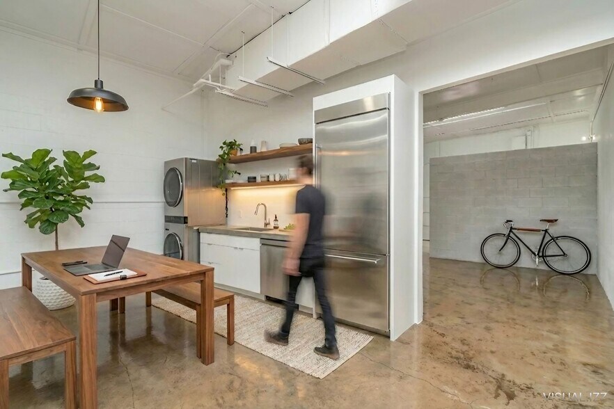 More Photos Of 1020 Roosevelt Ave, San Antonio Freestanding For Sale