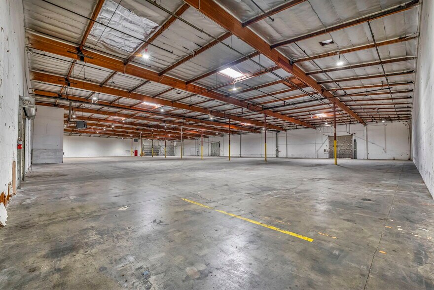 More Photos Of 18737 S Reyes Ave, East Rancho Dominguez Distribution For Sale