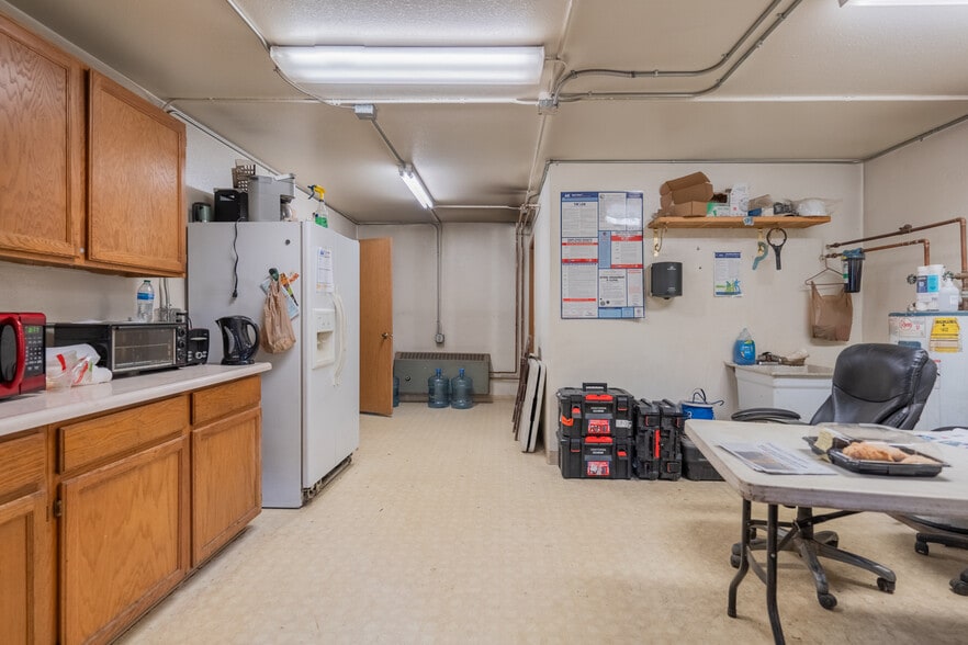 More Photos Of 1285 Queens Way, Fairbanks Warehouse For Sale