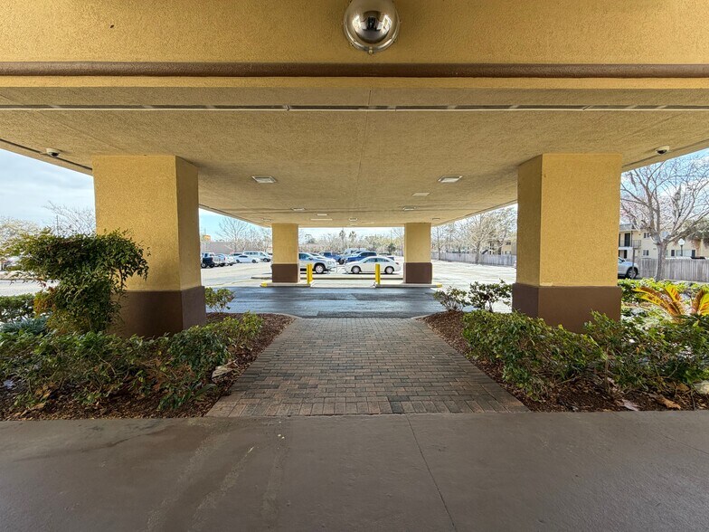 More Photos Of 1215 Dunn Ave, Jacksonville Medical For Lease