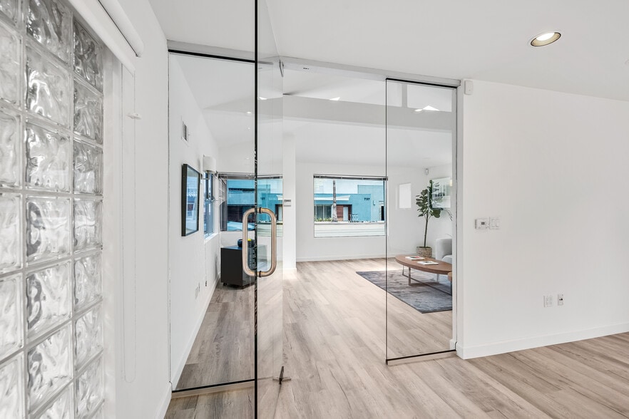 More Photos Of 742 Washington Blvd, Marina Del Rey Loft Creative Space For Sale