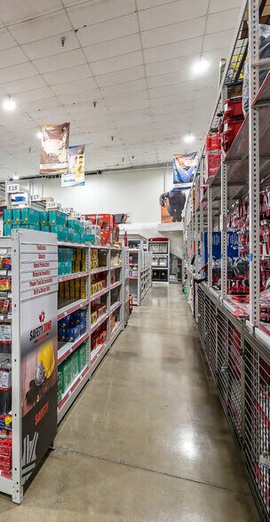 More Photos Of 7671 Alderbridge Way, Richmond Light Distribution For Lease