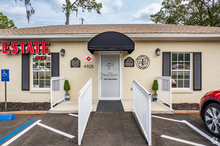 More Photos Of 4925 SE Abshier Blvd, Belleview Medical For Sale