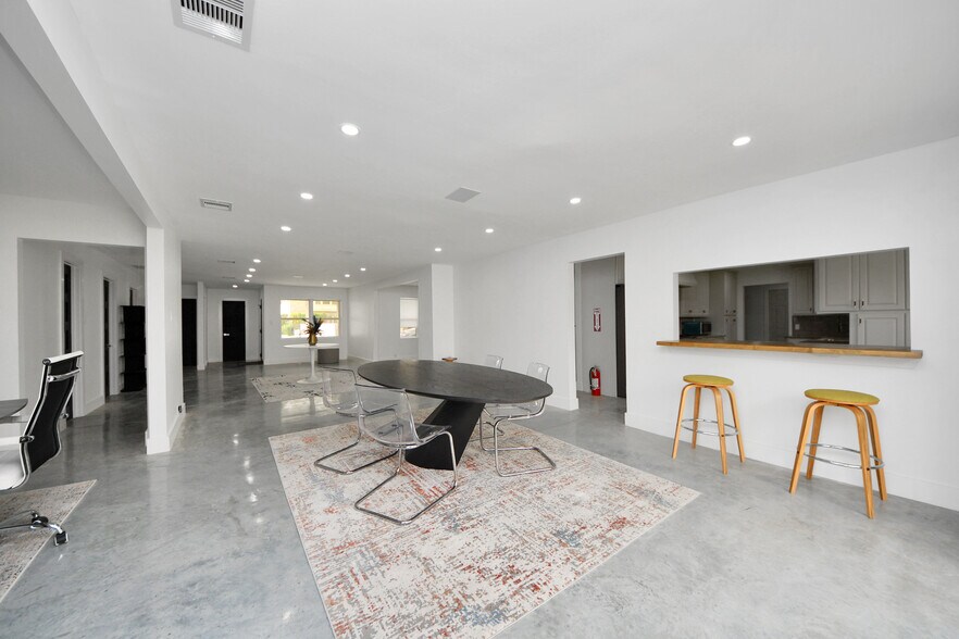 More Photos Of 4738 W. Alabama, Houston Loft Creative Space For Lease