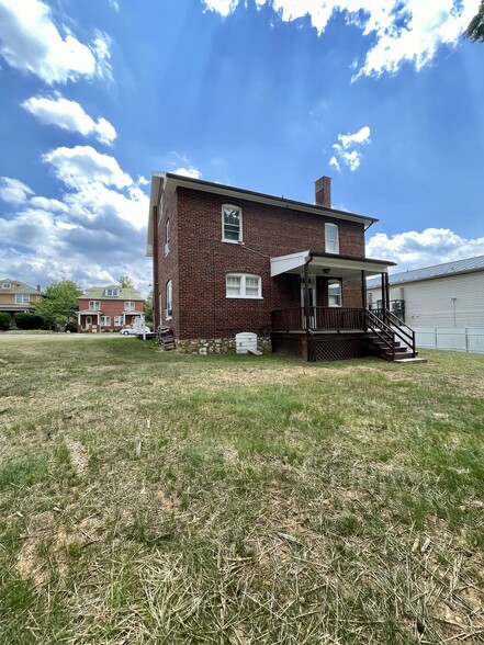 Primary Photo Of 506 E Liberty St, Charles Town Apartments For Sale