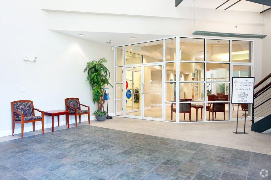 More Photos Of 4502 Cortez Rd W, Bradenton Medical For Lease