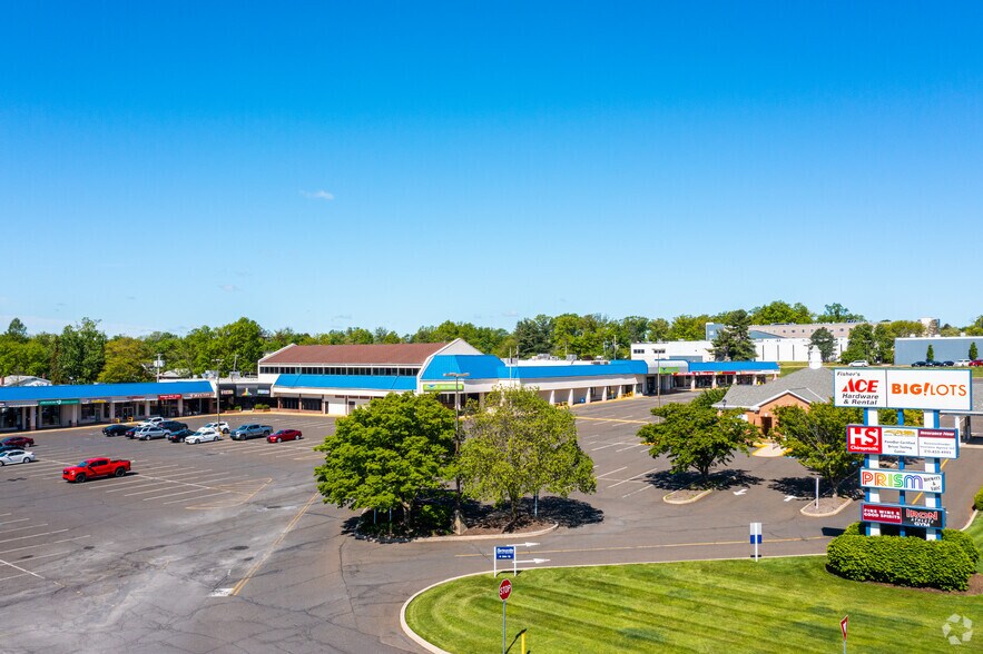 More Photos Of 610-640 E Main St, Lansdale Storefront For Sale