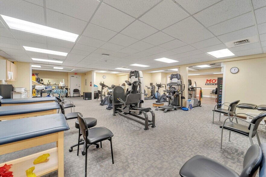 More Photos Of 101-105 Dutch Hill Rd, Orangeburg Office For Sale