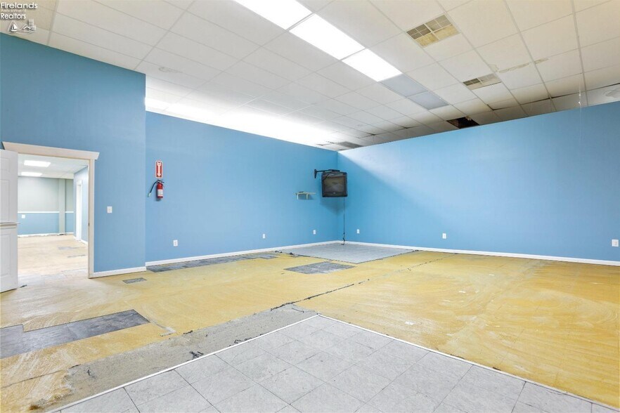 More Photos Of 46400 Telegraph Rd, Amherst Freestanding For Sale