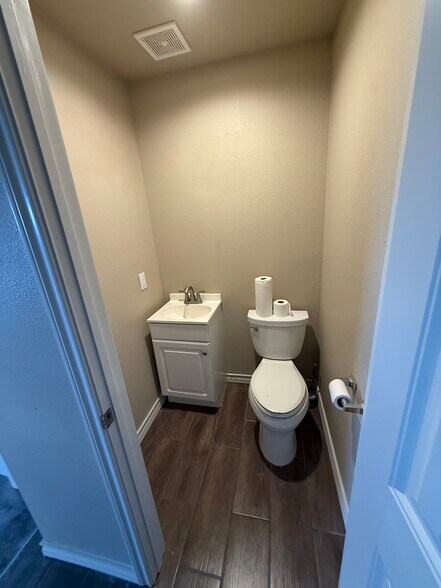 More Photos Of 8400 N State Highway 16, Poteet Office For Lease