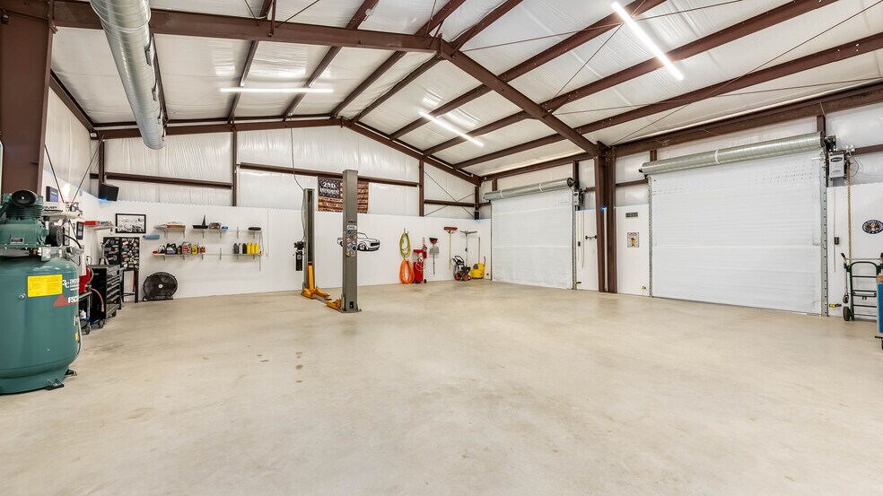 More Photos Of 5738 FM 2538, Marion Light Manufacturing For Sale