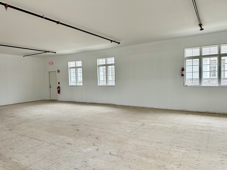 More Photos Of 400 Fox Glen Ct, Barrington Medical For Lease