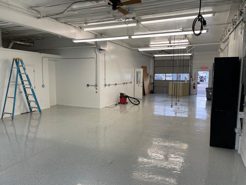 More Photos Of 465 W Main St, Wyckoff Warehouse For Lease