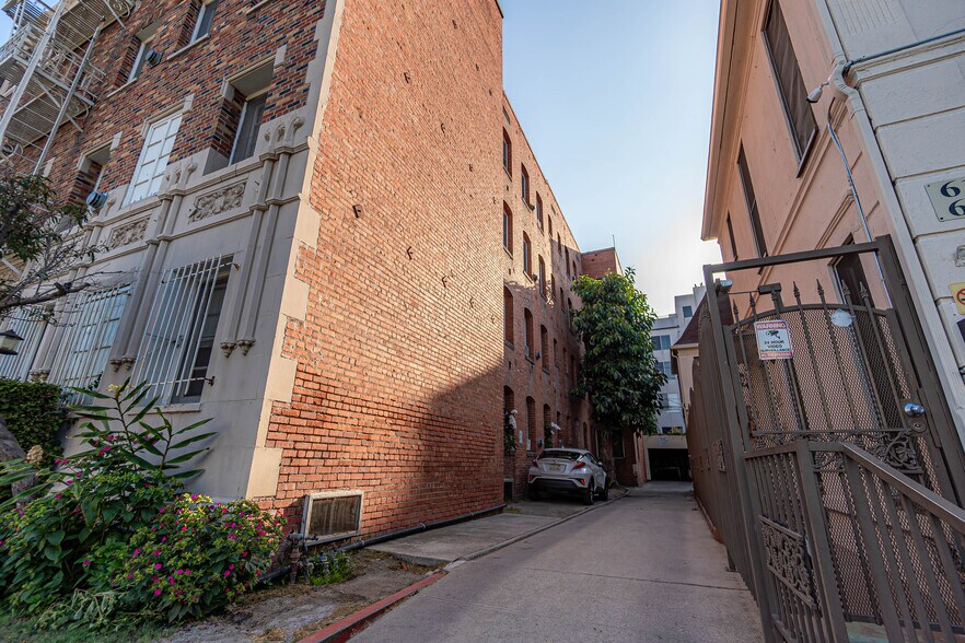More Photos Of 621 S Dunsmuir Ave, Los Angeles Apartments For Sale
