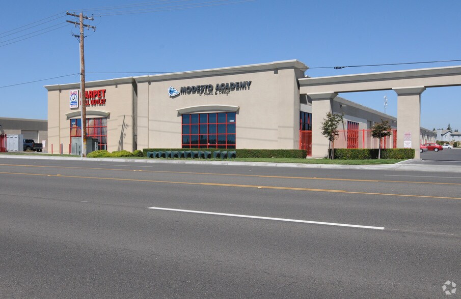 More Photos Of 5406-5428 Pirrone Rd, Salida Warehouse For Lease