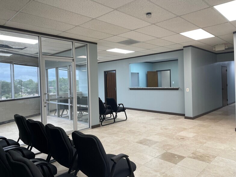 More Photos Of 722 Fairmont Pky, Pasadena Light Manufacturing For Lease