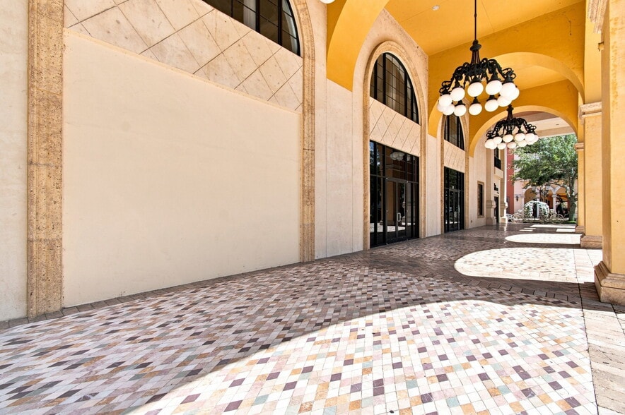 More Photos Of 7065 Westpointe Blvd, Orlando Medical For Sale