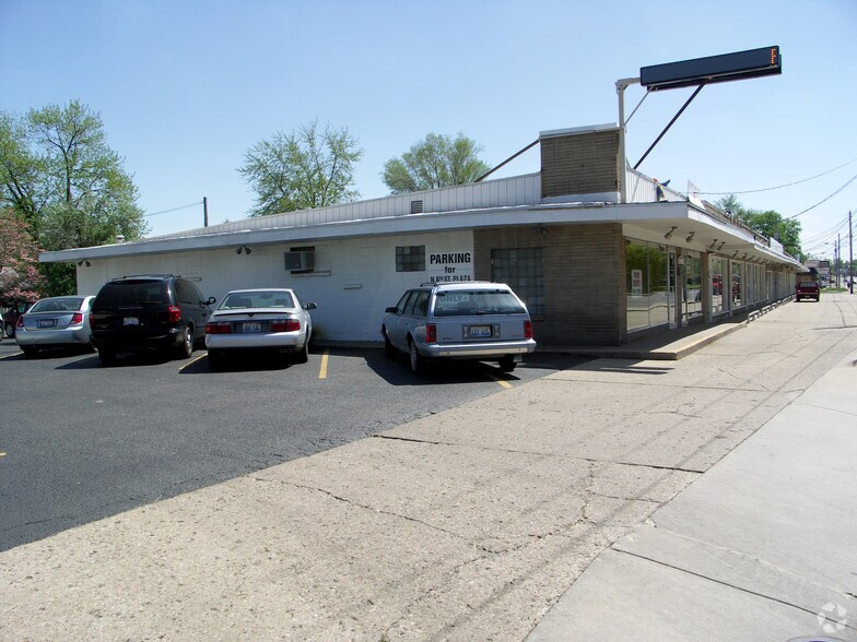 More Photos Of 1500-1532 N 8th St, Pekin General Retail For Lease