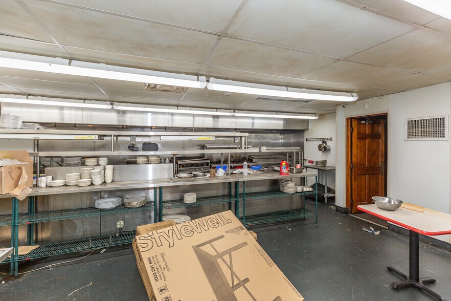 More Photos Of 332 Farnum Pike, Smithfield Restaurant For Sale