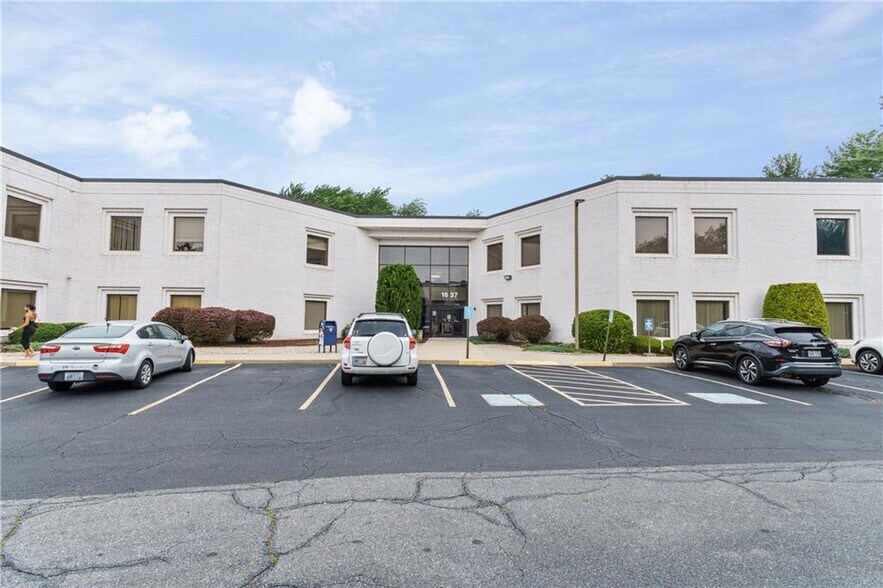 More Photos Of 1637 Mineral Spring Ave, North Providence Medical For Lease