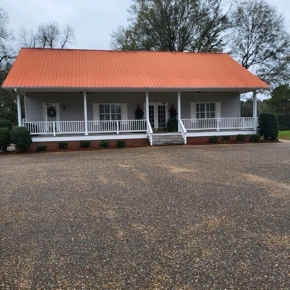 Primary Photo Of 615 Cahaba Rd, Selma Storefront For Sale