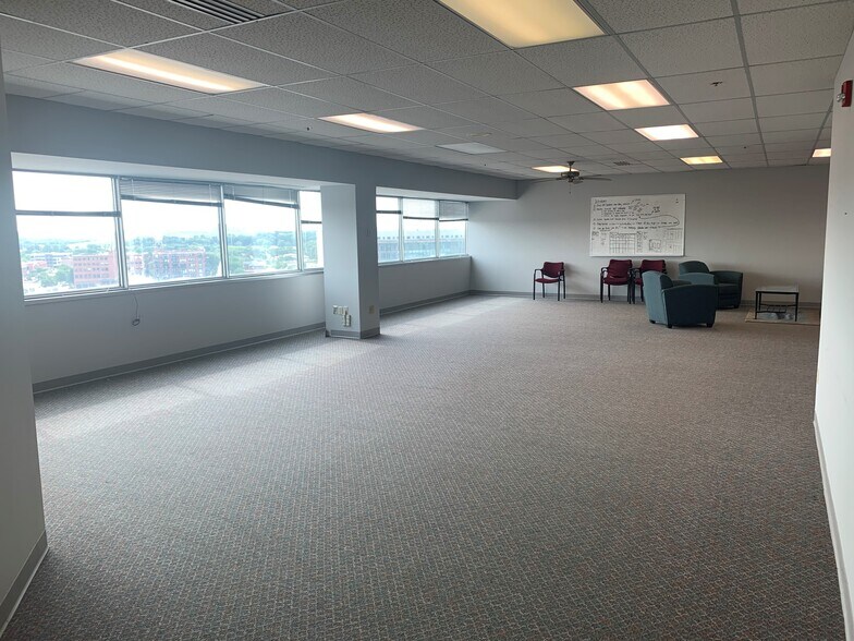 More Photos Of 425 2nd St SE, Cedar Rapids Office For Sale