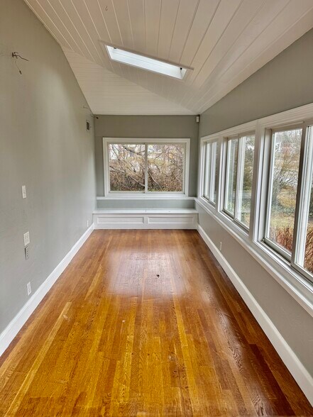 More Photos Of 110 Main St, Kingston Office For Sale