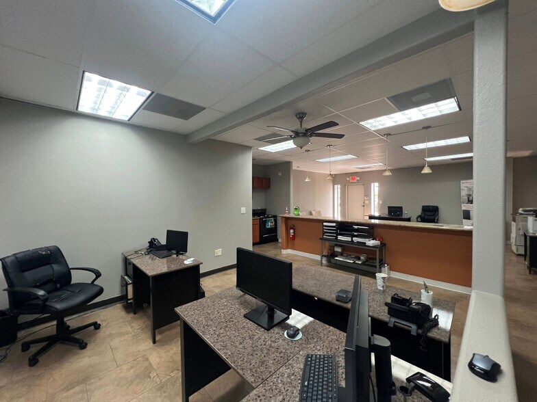 More Photos Of 3910 Osage St, Houston Service For Lease