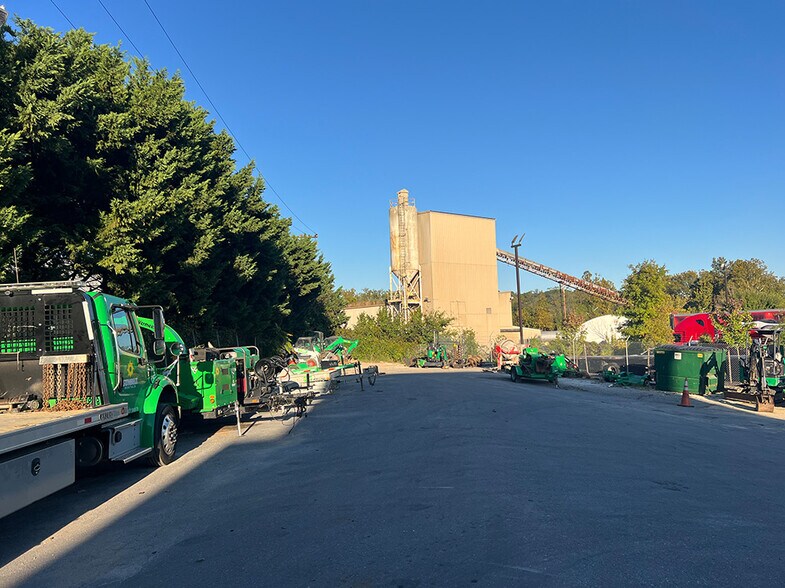 More Photos Of 10903 McCormick Rd, Hunt Valley Showroom For Lease