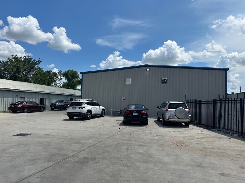 More Photos Of 12017 Carlsbad St, Houston Distribution For Lease