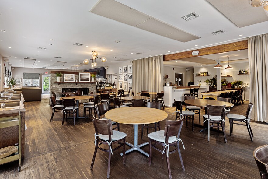 More Photos Of 290 Montauk Hwy, East Hampton Restaurant For Sale