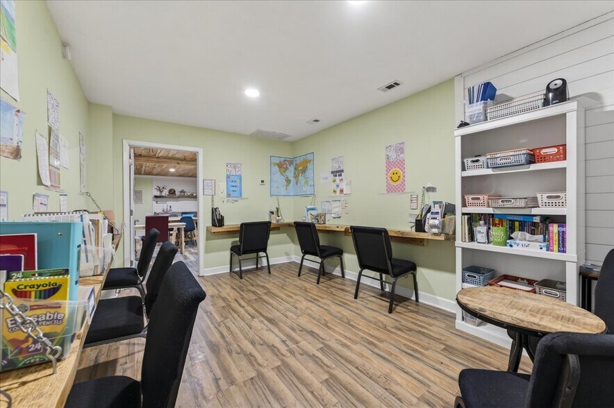 More Photos Of 100 Duggan Ave, Crestview Specialty For Sale