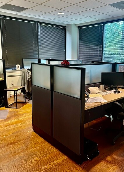 More Photos Of 401 Westpark Ct, Peachtree City Office For Lease