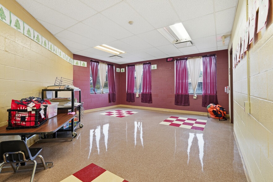 More Photos Of 221 E 12th Ave, Homestead Schools For Lease