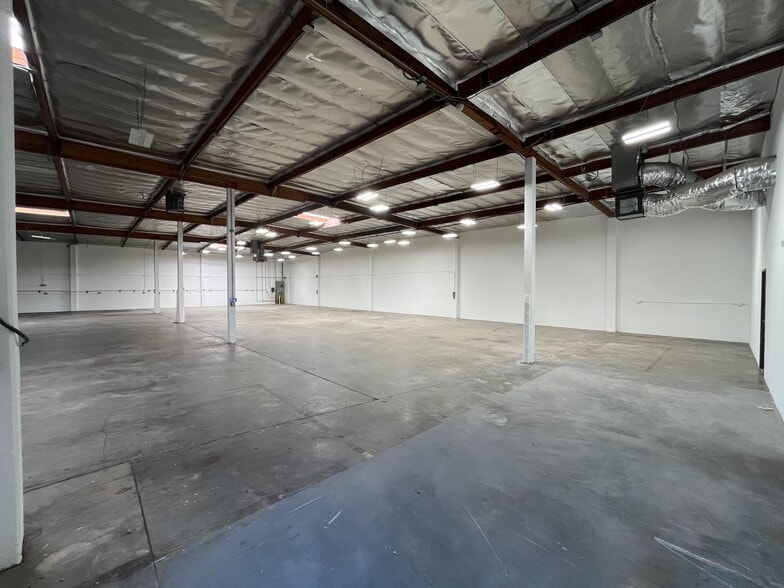 More Photos Of 7946 Alabama Ave, Canoga Park Service For Lease