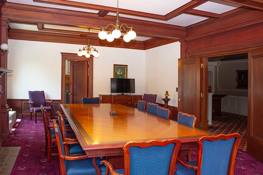 More Photos Of 615 N Capitol Ave, Lansing Office For Sale