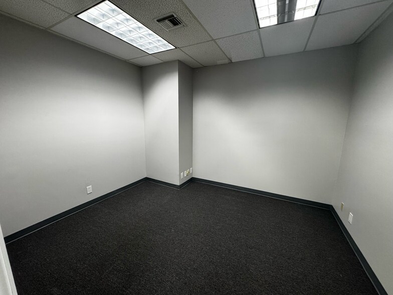 More Photos Of 9720-9734 W Sample Rd, Coral Springs Office For Lease