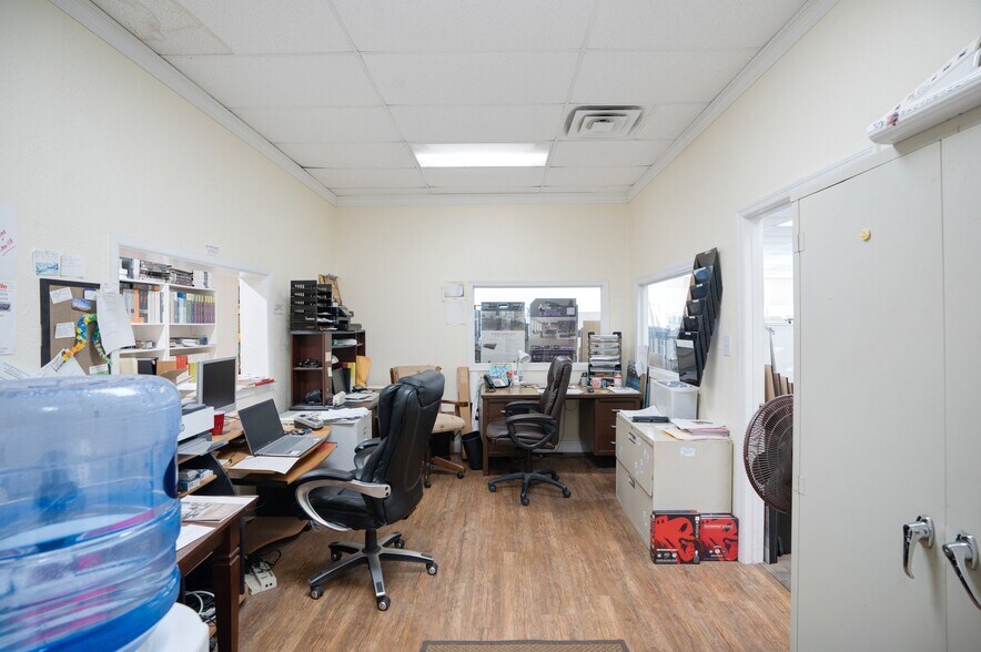 More Photos Of 4444 N Washington Blvd, Sarasota Warehouse For Sale