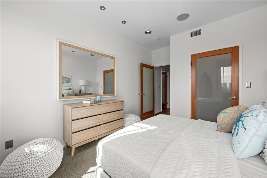 More Photos Of 123 Richmond St, El Segundo Storefront Retail Residential For Lease